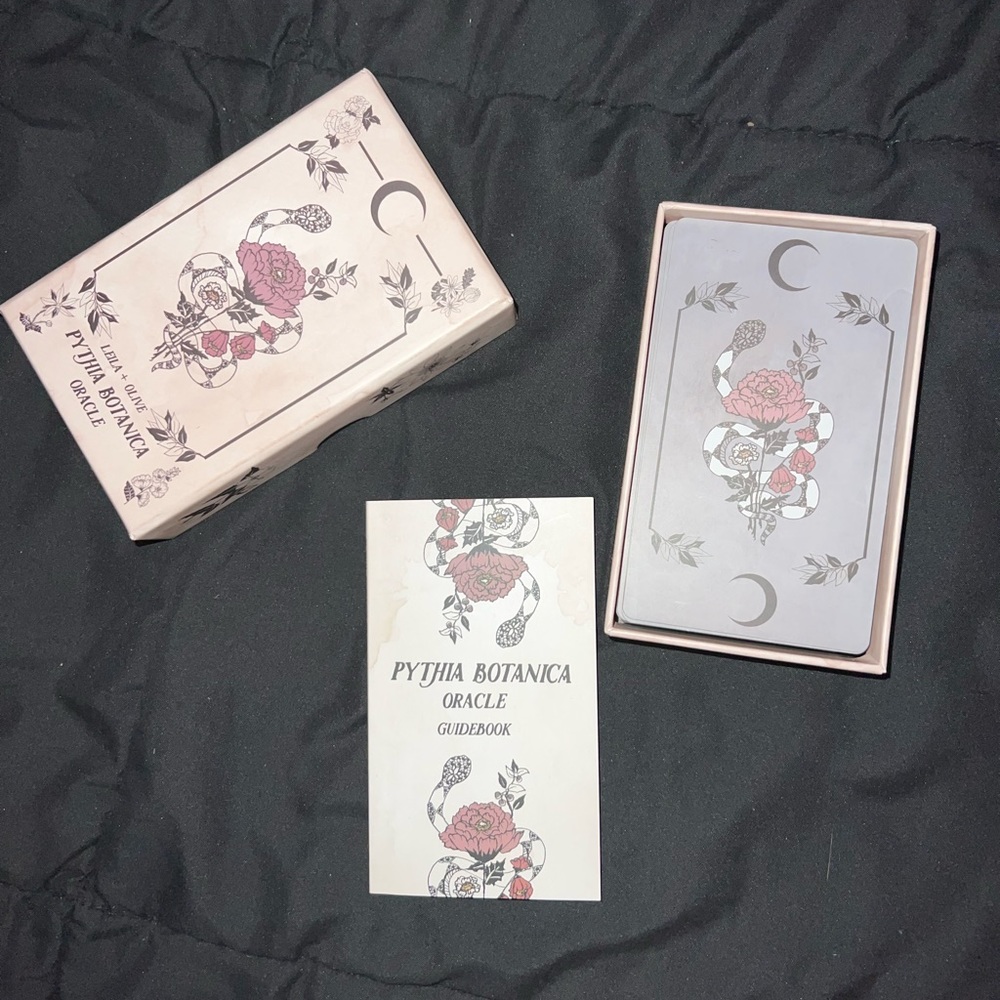 NWOT Pythia Botanica Oracle Deck
